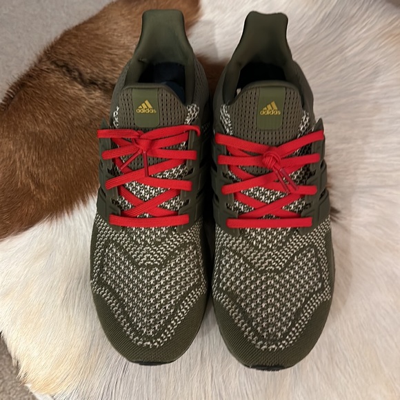 Adidas Ultraboost Size 11.5 - Picture 4 of 7